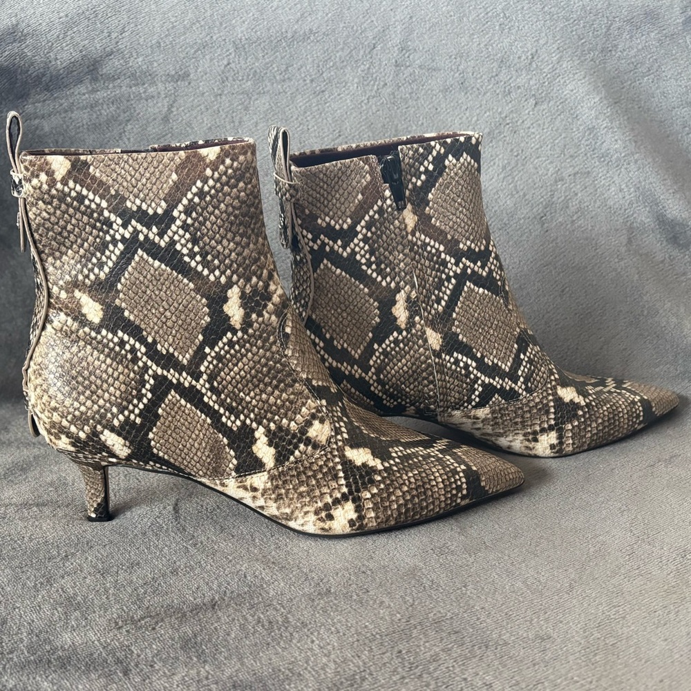 Franco Sarto Women's Kura Kitten Heel Ankle Boot Size 6.5